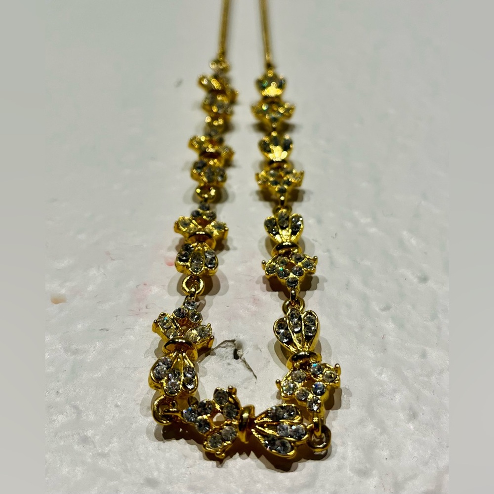 Vintage Gold Tone Necklace with Crystal-accented Floral-shaped Motifs
